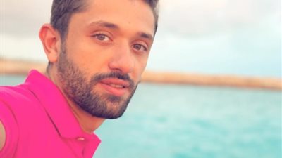 إنفوجراف| في عيد ميلاد نجل الساحر.. كريم عبد العزيز في سطور