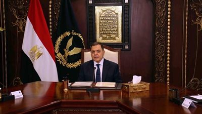 وزير الداخلية يعقد اجتماعًا مع القيادات الأمنية عقب أدائه اليمين الدستورية