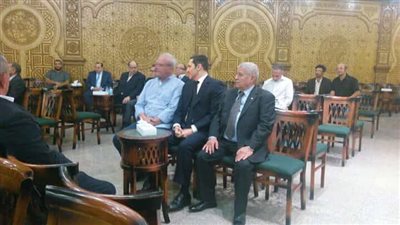 صور وفيديو| علاء مبارك يصل عزاء والدة تامر عبد المنعم في الـ 6 من أكتوبر