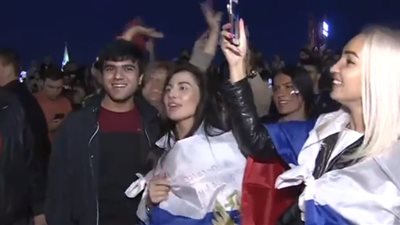 الفراعنة في المونديال| فيديو.. فرحة الجماهير الروسية بعد الفوز على السعودية بـ