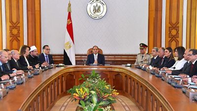 في أول اجتماع للحكومة الجديدة.. السيسي يوجه بتسليم وتسلم سلس ومحدد