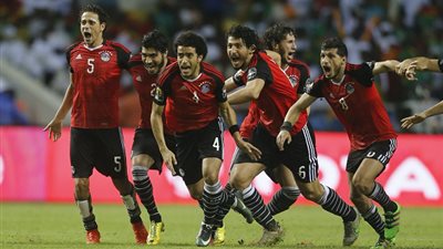 الفراعنة في كأس العالم| عمرو السولية يؤازر المنتخب قبل مواجهة أوروجواي
