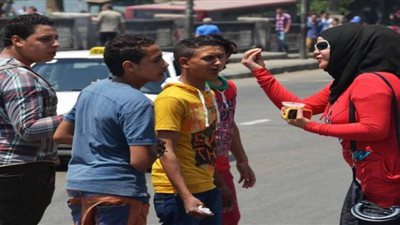 للنساء| قبل الخروج في عيد الفطر.. تعرفي على الخطوط الساخنة لتلقي شكاوى التحرش