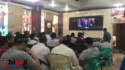 صور| المصريين بالكويت على الكافيهات لمشاهدة مباراة الفراعنة وأوروجواي