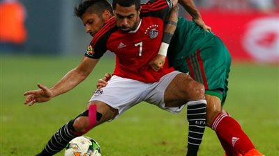فيديو.. حارس اوروجواي يتصدي لتسديدة فتحي الصاروخية