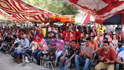صور| الانفعالات تسيطر على أجواء مباراة مصر وأوروجواي