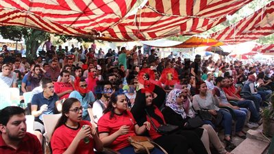 فيديو| الجماهير ترفرف بأعلام مصر فى استراحة مباراة مصر وأورجواى