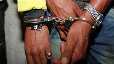 ضبط عاطلين بحوزتهم أسلحة بيضاء وأقراص مخدرة ومبلغ مالى بـ
