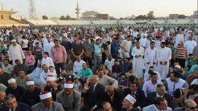 إعادة صلاة عيد الفطر 3 مرات فى ساحة الاستاد الرياضي بـ