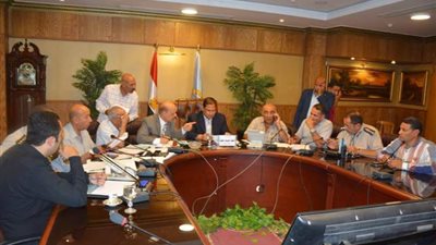 محافظ الغربية يجتمع بلجنة تحديد تعريفة الركوب الداخلية والخارجية 