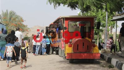 صور| حديقة الفسطاط تشارك الزوار بهجتهم فى ثانى أيام العيد 2018