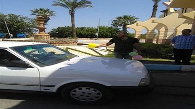 صور|لا يوم الثانى على التوالى شباب دمياط يستقبلون الوافدين بالهدايا التذكارية