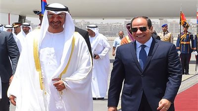 ولي عهد أبو ظبي يهنئ الرئيس السيسي بـ 