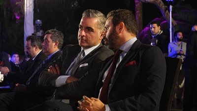 صورة.. حازم إمام وسمير زاهر يؤزران منتخب مصر أمام روسيا في كأس العالم 2018