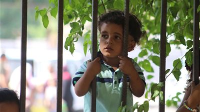 صور| الأطفال يقهرون حرارة الجو ويغزون حديقة الفسطاط في ثالث أيام العيد