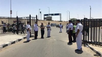 صور| مدير أمن القاهرة يتفقد مواقف سيارات الأجرة للتأكد من إلتزام السائقين بتعريفة الركوب 