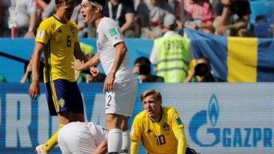 نجم كوريا الجنوبية يخرج مصابًا أمام السويد في كأس العالم 2018