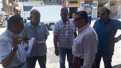 صور| رئيس حى شرق المنصورة يتفقد المواقف للاطمئنان على الالتزام بـ