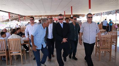 صور| محافظ كفرالشيخ يتفقد الشواطئ بـ