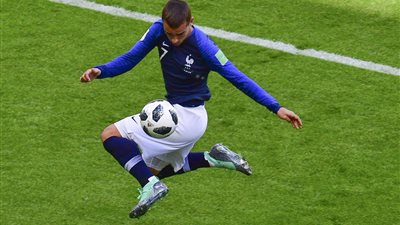 رسميًا.. جريزمان يجدد عقده مع اتليتكو مدريد حتى 2023