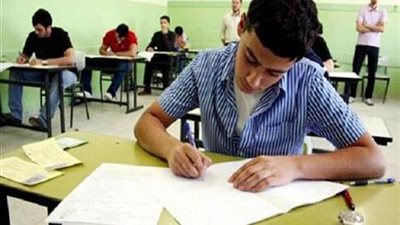 طالب يمزق ورقة إجابة مادة الفيزياء في امتحانات الثانوية العامة 2018 بالغربية 