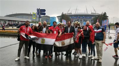 فيديو وصور.. الجماهير المصرية تتوافد على ستاد كريستوفيسكي لموازرة المنتخب أمام روسيا