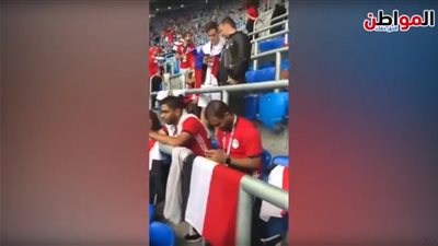 فيديو.. علم الأهلي يظهر في مباراة مصر وروسيا