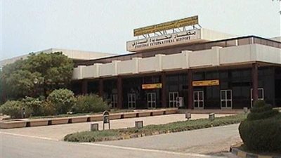 الحكومة اليمنية تعلن عزمها إعادة تشغيل مطار الحديدة عقب تحريرها