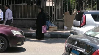 سيدة ستينية: أتسول لتوفير احتياجاتي 