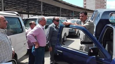 صور| رئيس مدينة فارسكور يتابع تطبيق التعريفة الجديدة بمواقف المحافظة