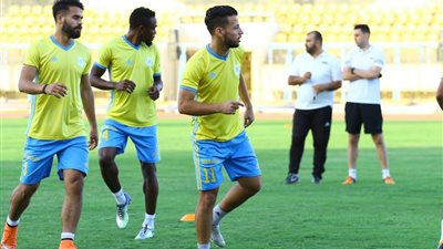 تدريبات بدنية شاقة للاعبي الإسماعيلي في المران الصباحى