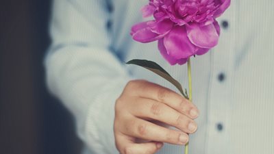 تفسير رؤية الورد في المنام للفتاة العزباء