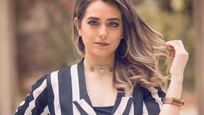 هبة مجدي تهنئ مي سليم ووليد فواز بزواجهم