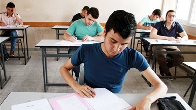 ضبط طالب حاول الغش بالموبايل فى المحلة
