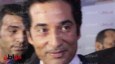 عمرو سعد ينشر صورة جديدة مع الجماهير في دور العرض 