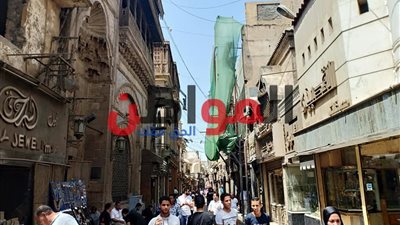 صور| حي الحسين عقب صلاة الجمعة.. من العبادة للسعادة