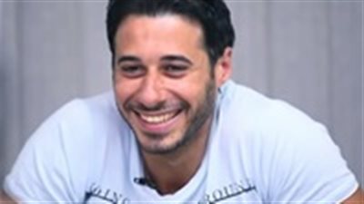 أحمد السعدني يشاهد مباراة البرازيل من الملعب 