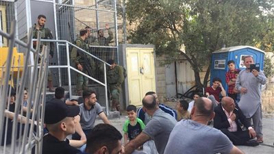 صور| الفلسطينيون ينظمون اعتصامًا لمطالبة الاحتلال بإزالة الحواجز