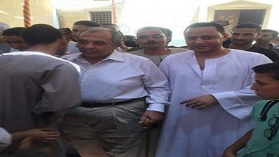 صور| أبناء قرية أولاد عليو بسوهاج في استقبال وزير الزراعة الجديد