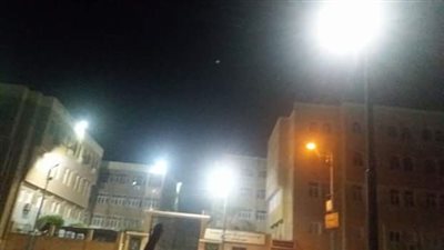 صور.. تركيب كشافات إنارة طريق تفهنا بـ