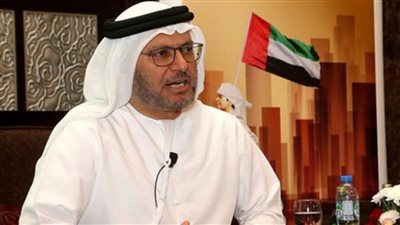 أنور قرقاش: الإنسحاب الكامل دون شروط أو مواصلة قتال الحوثيين في الحديدة