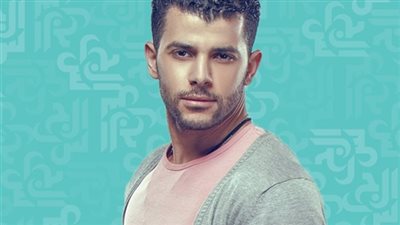 رامز أمير يشارك جمهوره بصورة جديدة تحت الماء 