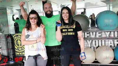 صور.. الصدفة تجمع غادة عادل وحورية فرغلي عند مدرب النجوم
