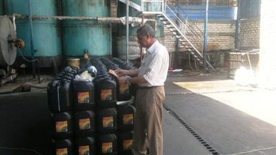 محافظ الشرقية: ضبط مصنع لإنتاج زيوت سيارات مجهولة المصدر بـ