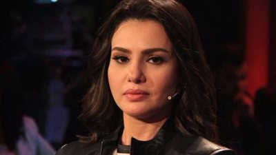 دينا فؤاد في صورة جديدة مع ابنتها