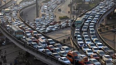 حركة الأتوبيسات الخاصة على محور صلاح سالم تتسبب في كثافة مرورية