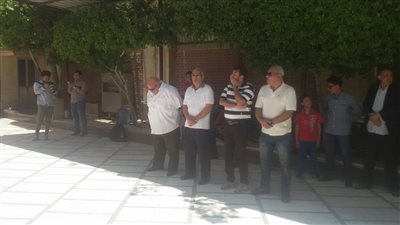 فيديو.. حسن شحاتة فى جنازة نجم الزمالك عبدالرحيم محمد