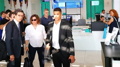 كانسيلو يجري الفحص الطبي تمهيدا لإتمام انتقاله إلى يوفنتوس