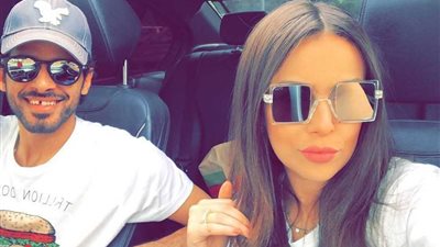 صورة| حمدي المرغني وإسراء عبد الفتاح يستمتعان بإجازة الصيف علي طريقتهم