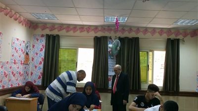 صور.. عصام السباعي يتفقد لجان المعهد الفنى للتمريض ببني سويف